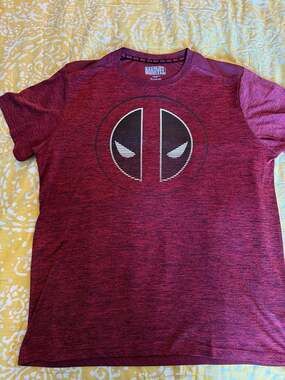Marvel Deadpool Men's XL Performance Heathered Maroon Training T-Shirt